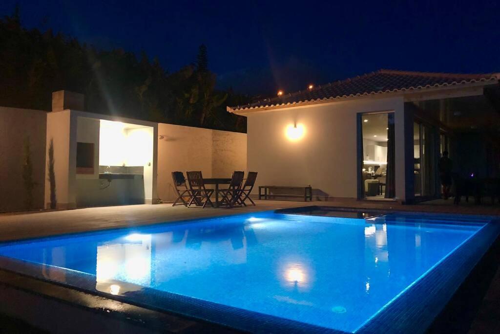 Pinheira Iv -heated Swimming Pool And Jacuzzi